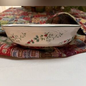 Pfaltzgraff Winterberry 11” serving bowl - new - Christmas holiday design